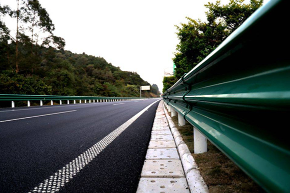 抚州高速公路护栏的常用类型